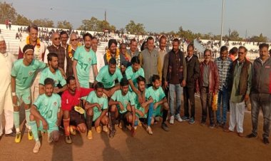 NEWS: गणतंत्र दिवस फुटबाल स्पर्धा, अहीर युनिवर्सल पहुंची फायनल में, तो नीमच कैंट का सैमीफायनल में प्रवेश, आज इनके बीच कड़ा मुकाबला, पढ़े खबर