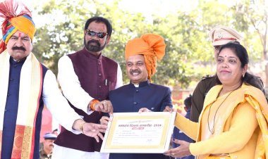 NEWS : गणतंत्र दिवस समारोह, अधिकारियों और जनप्रतिनिधियों ने किया मंजुला धीर का सम्मान, पढ़े खबर