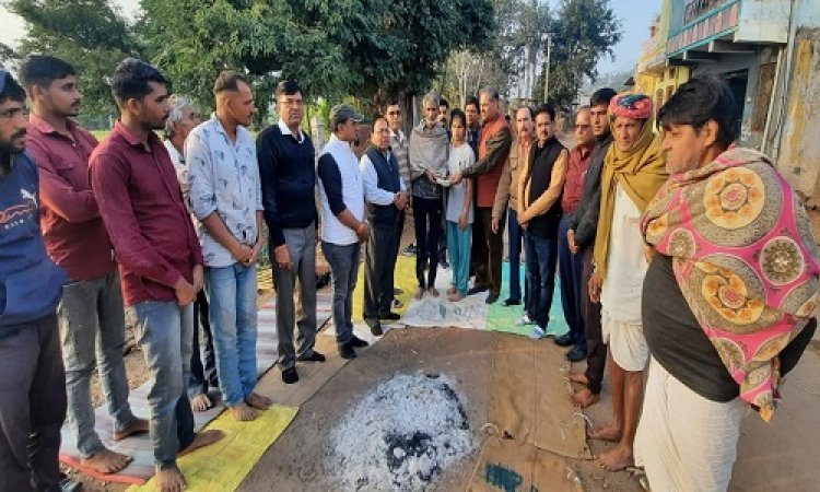 NEWS: उमा सुथार हत्याकांड, अब जांगिड़ ब्राह्मण समाज आया आगे, महासभा के पदाधिकारी पहुंचे खातीखेड़ा गांव, मृतिका के परिजनों से मुलाकात, आर्थिक सहायता की, और दिया ये आश्वासन, पढ़े खबर