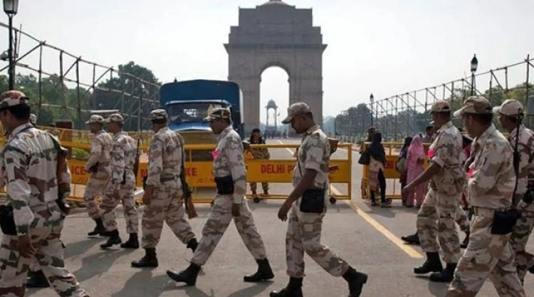 REPUBLIC DAY : बॉर्डर सील, जमीन से आसमान तक पैनी नजर, जगह-जगह कमांडो तैनात, जैकेट-जूतों की भी जांच, तो ये चीजे प्रतिबंधित, गणतंत्र दिवस पर राजधानी दिल्‍ली में कड़ी सुरक्षा, क्या इस कांड से लिया सबक...! पढ़े खबर