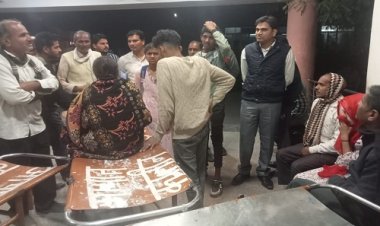 BIG NEWS: नियमों का उल्लंघन, नीमच जिला कलेक्टर ने लिया बड़ा एक्शन, चौकड़ी स्कूल के प्राचार्य सस्पेंड, SDM सहित कई अधिकारी पहुंचे झालावाड़, मामला ट्रैक्टर-ट्रॉली पलटने का, पढ़े खबर