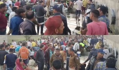 OMG ! तेज रफ्तार टैंकर असंतुलित होकर पलटा, जब ढूलने लगा ये ऑयल, तो बर्तन-भांडे लेकर दौड़े लोग, मच गई अफरा-तफरी, फिर पुलिस ने संभाला मोर्चा, ऐसे मुफ्त का लाभ उठा रहीं जनता, मामला MP के इस जिले का, पढ़े खबर और देखें वीडियों