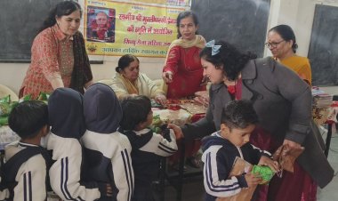 NEWS : स्व. मुरलीधर प्रेमाणी की स्मृति, इस स्कूल में वितरित किये बैग, विद्यार्थियों के चेहरे पर आयी मुस्कान, शिक्षा को लेकर किसने कही ये बड़ी बात, पढ़े खबर