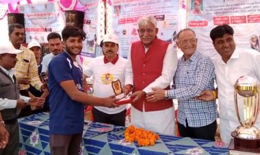 NEWS: हतूनिया में 11 दिवसीय क्रिकेट टूर्नामेंट का शुभारंभ, प्रथम पुरस्कार एक लाख, कौन ले रहा भाग, पढ़े खबर