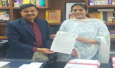 NEWS: जिला चिकित्सालय में रंगाई-पुताई, बेटी बचाओं-बेटी पढ़ाओ जैसे स्लोगन व लाइटिंग को लेकर आराध्या ने ज्ञापन, पढ़े खबर