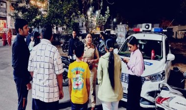 BIG NEWS: नीमच में यातायात पुलिस अलर्ट, तेज आवाज वाली बुलेट, और ब्लैक कांच वाली कारों को रोका, फिर की ये बड़ी कार्यवाही, बस और ऑटो चालकों को भी समझाइश, आप भी हो जाएं सावधान...! पढ़े खबर