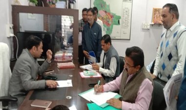 BIG NEWS: न.पा. में हुई जनसुनवाई, संयुक्त कलेक्टर शाह ने सुनी नागरिकों की समस्या, अगर आपकों भी है नगर पालिका संबंधित परेशानी, तो बुधवार को पहुंचे यहां, पढ़े खबर