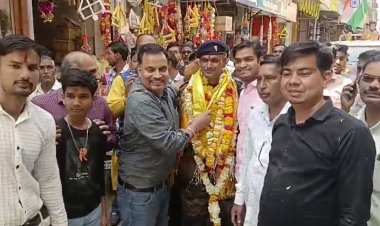 NEWS: 17 वर्षों तक देश सेवा, अब सेवानिवृत्त होकर घर लौटा जवान, मनासा में ढोल-ढमाकों से किया जोरदार स्वागत, पढ़े खबर