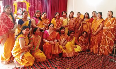 NEWS: कायस्थ समाज महिला मंडल ने धूमधाम से मनाया फाग महोत्सव, खूब उड़ाएं रंग-गुलाल, एक दूसरे को दी बधाइयां, पढ़े खबर 