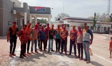 NEWS: जिले में होलिका दहन-धुलंडी पर्व रहा शांतिपूर्ण, आज पुलिस ने खेली होली, रतनगढ़ थाने में भी खूब उड़े रंग-गुलाल, पढ़े खबर