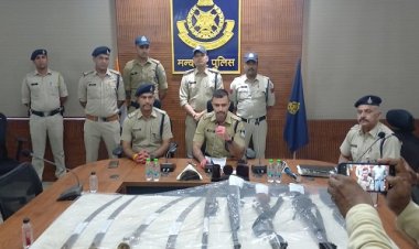 BIG NEWS: ये क्या... एक ही घर में मादक पदार्थ की खैप, तो हथियारों का जखीरा भी, आचार संहिता के बीच मंदसौर पुलिस की बड़ी कार्यवाही, डोडे सहित बंदूके और तलवार जप्त, आरोपी भी गिरफ्तार, पढ़े खबर