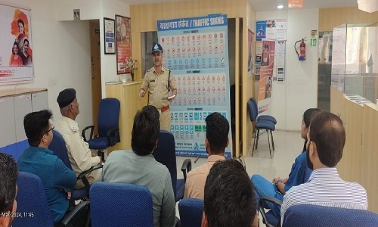 BIG NEWS: बैंक में अचानक पहुंची पुलिस, तो मचा हड़कंप, फिर शुरू हुआ समझाइश का दौर, खाकी ने बताएं ये नियम, पालन करने की अपील भी, पढ़े खबर