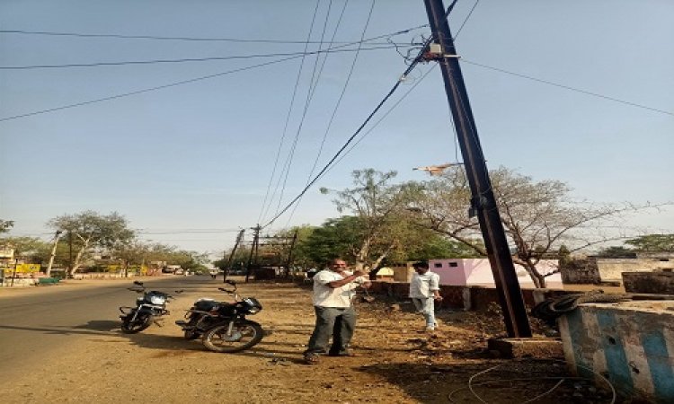 OMG ! OMG ! आसमान में इंसुलेटर ब्लास्ट, तो जमीन पर गिरे तार, फिर निकली चिंगारी, मची अफरा-तफरी, सुचना पर बिजली विभाग ने संभाला मोर्चा, ऐसे टल गया बड़ा हादसा, मामला चीताखेड़ा का, पढ़े आजाद मंसूरी की खबर
