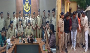 BIG NEWS : पिपलियामंडी थाना क्षेत्र में बुजुर्ग के कत्ल का पर्दाफाश, प्लानिंग कर उतारा मौत के घाट, ये चार शातिर आरोपी गिरफ्तार, पुलिस की स्पेशल टीम को मिली सफलता, इस लालच में ली महिला की जान, मंदसौर एसपी ने प्रेसवार्ता में किया खुलासा, पढ़े खबर