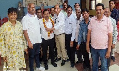NEWS: खण्डेलवाल समाज के निर्विरोध अध्यक्ष चुने गये मधुसूदन खण्डेलवाल, पुष्पाहार पहनाकर दी बढ़ाई, पढ़े खबर