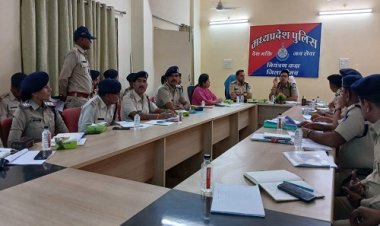BIG NEWS : नीमच जिले में आगामी त्यौहार, पुलिस कप्तान अंकित जायसवाल ने ली हाईलेवल बैठक, राजपत्रिक अधिकारी, थाना एवं चौकी प्रभारी हुए शामिल, साम्प्रदायिक सौहार्द एवं कानून व्यवस्था बनाएं रखने के निर्देश, पढ़े खबर