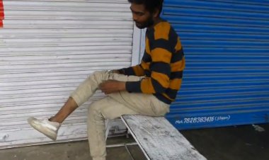 BIG NEWS : रेलवे स्टेशन पर बैठा युवक, ट्रैन के इंतजार में लगी नींद, फिर अज्ञात बदमाशों ने दिया वारदात को अंजाम, खुद को बताया पुलिस, और छिन ले गए ये सब, पीड़ित की सुनवाई नहीं, अब न्याय की मांग, घटना पिपलियामंडी की, पढ़े नरेंद्र राठौर की खबर