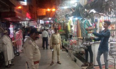 NEWS : बोहरा और दाना गली पहुंची यातायात पुलिस, व्यवस्थाओं को कराया दुरुस्त, ऑटों और ठेला चालकों को दी समझाइश, तो इन पर की ताबड़तोड़ चालानी कार्यवाही, वसूला शुल्क, पढ़े खबर