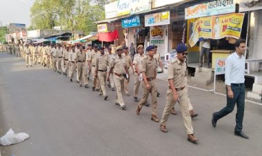 NEWS : निष्पक्ष एवं शांतिपूर्ण तरीके से मतदान कराने का उद्देश्य, प्रशासनिक एवं पुलिस अधिकारियों ने मनासा-कुकड़ेश्वर में निकाला फ्लैग मार्च, पढ़े खबर