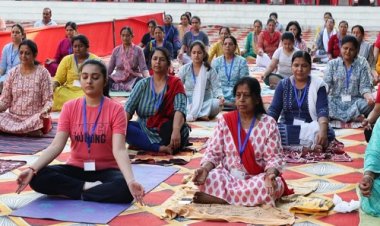 NEWS : पत्रकार स्व. गोपाल खण्डेलवाल स्मृति, आसन की नई तकनीकों व हांस्य से ओतप्रोत रहा शिविर का दूसरा दिन, पढ़े खबर