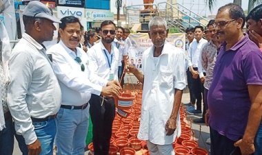 NEWS : प्यास बुझाने की आस, अब भटकते पक्षियों को मिलेगा पानी, मनासा में वितरित किएं दो हजार से ज्यादा परिंडे, आखिर कौन चला रहा ''सकाेरा विथ सेल्फी अभियान'', आप भी बन सकते है हिस्सा, बस करें ये काम, पढ़े खबर