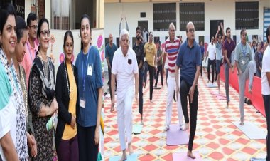 NEWS : पत्रकार स्व. गोपाल खण्डेलवाल की स्मृति, योग व प्रणायाम शिविर का तीसरा दिन, जुम्बा व एरोबिक्स म्यूजिक पर झूमे शिविरार्थी, शनिवार को होगा कुछ खास, आप भी पहुंचे और लेवें लाभ, पढ़े खबर