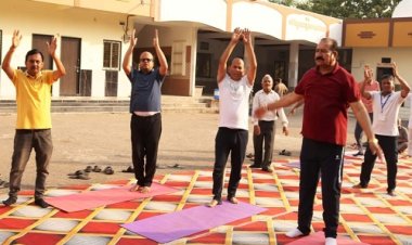 NEWS : पत्रकार स्व. गोपाल खण्डेलवाल की स्मृति, योग व प्रणायाम शिविर का चौथा दिन, विधायक, सूबेदार और डॉक्टर सहित शिविरार्थियों ने की मध्य प्रदेश गान पर एरोबिक्स कसरत, क्या बोले दिलीप बापू...! पढ़े खबर