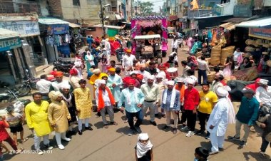 NEWS : कुचबंदिया गिहारा समाज द्वारा 2 दिवसीय माता महारानी उत्सव का आगाज, गर्मी के बावजूद नहीं रुके भक्तों के कदम, निकाली भव्य शोभायात्रा, उमड़े समाजजन, आज ये आयोजन भी, पढ़े खबर