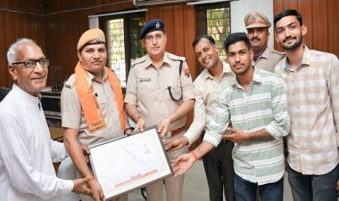 BIG NEWS : दुकान से सोने के आभूषण चोरी होने का मामला, पुलिस ने किया बड़ा खुलासा, दो आरोपी गिरफ्तार, वारदात में शामिल कार जप्त, अन्तर्राज्य चोर गिरोह का पर्दाफाश, पढ़े खबर