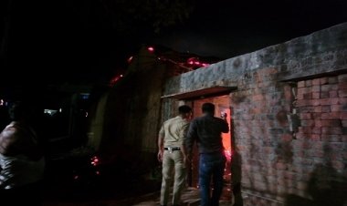 BIG NEWS : देर रात मकान में लगी भीषण आग, मौके पर पहुंची पुलिस और दमकल, फिर बड़ी मशक्कत के पाया काबू, सामान के साथ ये सब भी जलकर खाक, घटना पिपलियामंडी के इस गांव की, पढ़े नरेंद्र राठौर की खबर