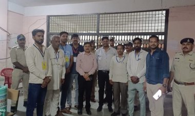 NEWS : जिला कलेक्टर दिनेश जैन पहुंचे मतगणना केंद्र, स्ट्रांग रूम की सुरक्षा का किया निरीक्षण, निगरानी व्यवस्थाओं का लिया जायजा, पढ़े खबर