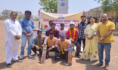 NEWS : सुविधा के अभाव में खत्म न होने देंगे इन प्रतिभाओं को, ग्रामीण युवा टीम को PSS ने भेंट किएं बल्ले, नीमच जिले में यहां भी बेहतरीन क्रिकेटर, पढ़े खबर