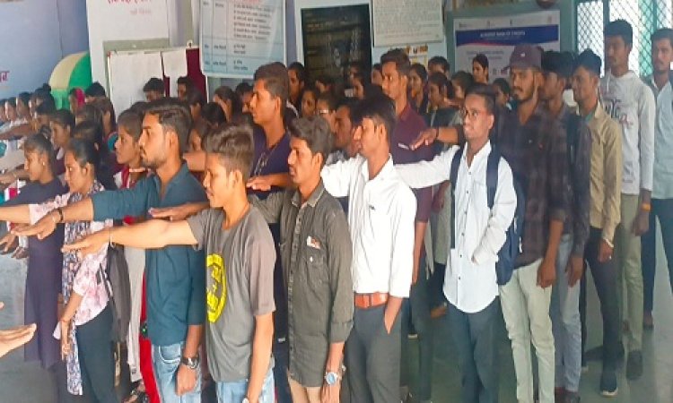 NEWS : रामपुरा महाविद्यालय में मतदाता जागरूकता अभियान, छात्र-छात्राओं ने ली शपथ, इन्होंने किया संबोधित, पढ़े रुपेश सारू की खबर