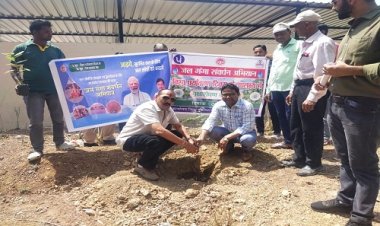 NEWS : जल गंगा संवर्धन अभियान, जिला पंचायत परिसर में किया पौधारोपण, 150 पौधे रौपने का लक्ष्य, इनका सहयोग भी मिला, पढ़े खबर