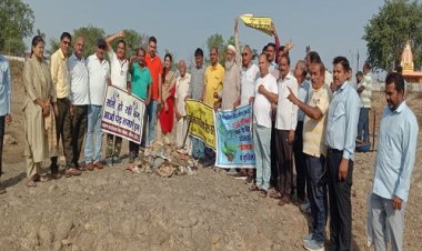 NEWS : नीमच के इस तालाब में चलाया सफाई अभियान, संस्‍था ने श्रमदान कर निभाई भागीदारी, नपाध्यक्ष स्वाति चौपड़ा बोली- 1.72 करोड़ लागत से होगा सौंदर्यीकरण, पढ़े खबर