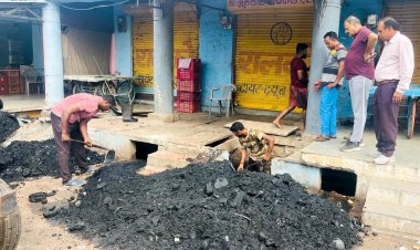 BIG NEWS : जलगंगा संवर्द्धन अभियान, स्‍वास्‍थ्‍य सभापति के साथ यहां पहुंची नीमच नगर पालिका की टीम, पानी निकासी के लिए की नालों की सफाई, पढ़े खबर