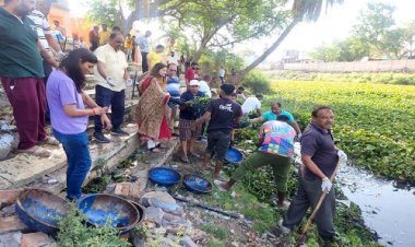 NEWS : नपा का जल गंगा अभियान, नीमच के इस घाट और कॉलोनी में चला सफाई अभियान, नपाध्‍यक्ष, प्रभारी CMO व स्‍वास्‍थ्‍य सभापति ने भी किया श्रमदान, फिर इन्होंने किया सम्‍मान, पढ़े खबर