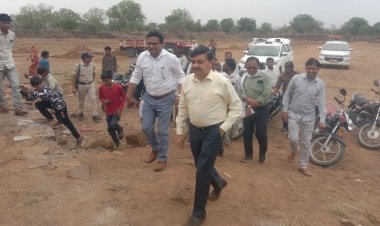 NEWS : जल गंगा संवर्धन अभियान, जिला कलेक्टर और CEO पहुंचे सिंगोली क्षेत्र में, तालाब गहरीकरण, जीर्णोदार एवं पौधारोपण की तैयारियों का किया निरीक्षण, दिए आवश्यक दिशा-निर्देश, पढ़े खबर