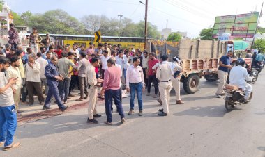 BIG BREAKING : नीमच-मनासा रोड पर काल बनकर आया ट्रक, बाइक सवार को मारी टक्कर, राधेश्याम की मौके पर मौत, तो ये घायल, पढ़े खबर