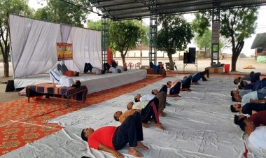 NEWS : विश्व योग दिवस, मनासा मंडी परिसर में विशेष कार्यक्रम संपन्न, विधायक मारू बोले- बीमारी को रोकने का काम करता है योग, पढ़े खबर