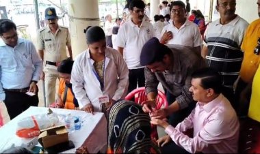 WOW ! कलेक्‍टर दिनेश जैन के नेतृत्‍व में रचा इतिहास, एक दिन में 80 हजार से ज्यादा लोगों की ब्‍लड ग्रुप जांच, नि:शुल्‍क कार्ड भी दिए, प्रदेश में पहला जिला बना हमारा नीमच, पढ़े खबर