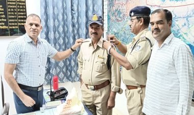 BIG NEWS : B.L. चौहान के कंधों पर चमका एक और सितारा, पदोन्नति के बाद कहलाएंगे सब इंस्पेक्टर, कुछ ऐसा है इनकी पुलिसिंग का सफर...! पढ़े खबर