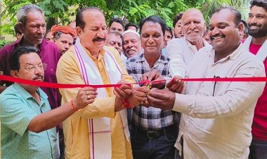 NEWS : नीमच मंडी में किसानों को मिली नई सौगात, विधायक परिहार में फीता काट किया शुभारंभ, फिर चर्चा के साथ चला बधाइयों का दौर, पढ़े खबर