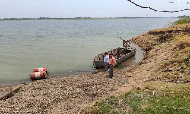 NEWS : चंबल नदी किनारे काली रेत का अवैध उत्खनन, सुचना मिलते ही मौके पर पहुंचे प्रशासनिक व पुलिस अधिकारी, फिर की ताबड़तोड़ कार्यवाही, मामला मनासा क्षेत्र का, पढ़े खबर