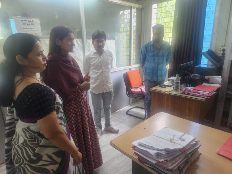 NEWS : नगर पालिका की इन शाखाओं में पहुंची नपाध्यक्ष स्वाति चौपड़ा, निरीक्षण कर अधिकारियों को दिये आवश्यक निर्देश, तो इन्हें लगाई फटकार, पढ़े खबर