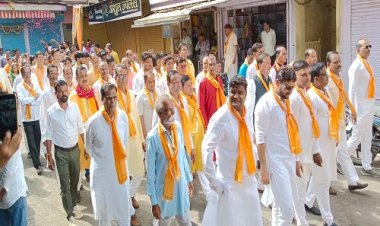 NEWS : मनभावन बालाजी मंदिर पर होगी स्वर्ण कलश स्थापना, आज मनासा में निकाली भव्य शोभायात्रा, पांच दिनों तक होंगे विभिन्न आयोजन, पढ़े खबर
