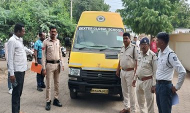 NEWS : मंदसौर यातायात पुलिस का चैकिंग अभियान, स्कूल बसों की जांच, दस्तावेज भी खंगाले, चालकों को दी ये समझाइश, पढ़े खबर