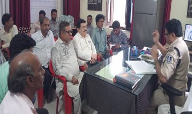 NEWS : आगामी त्योहार, और सिंगोली थाने पहुंचे नगरवासी, फिर शुरू हुई ये अहम बैठक, थाना प्रभारी ने दिए ये निर्देश, पढ़े खबर