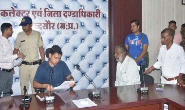 BIG NEWS : मंदसौर जिला कलेक्टर ने की जनसुनवाई, कुल 107 आवेदन हुए प्राप्त, आम जनता के लिए DM साहब के निर्देश, अब मिलेगी ये नई सुविधा, पढ़े खबर