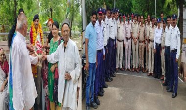 HAPPY BIRTHDAY : वृद्धजनों के बीच पहुंचे यातायात प्रभारी, केक काटा, और मनाया जन्मदिन, बुजुर्गो का लिया आशीर्वाद, थाने का स्टाफ भी रहा मौजूद, पढ़े खबर